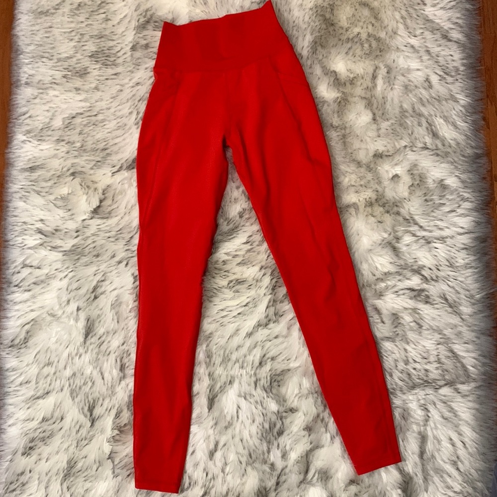 Athletic Surface Pocket Leggings in Red.